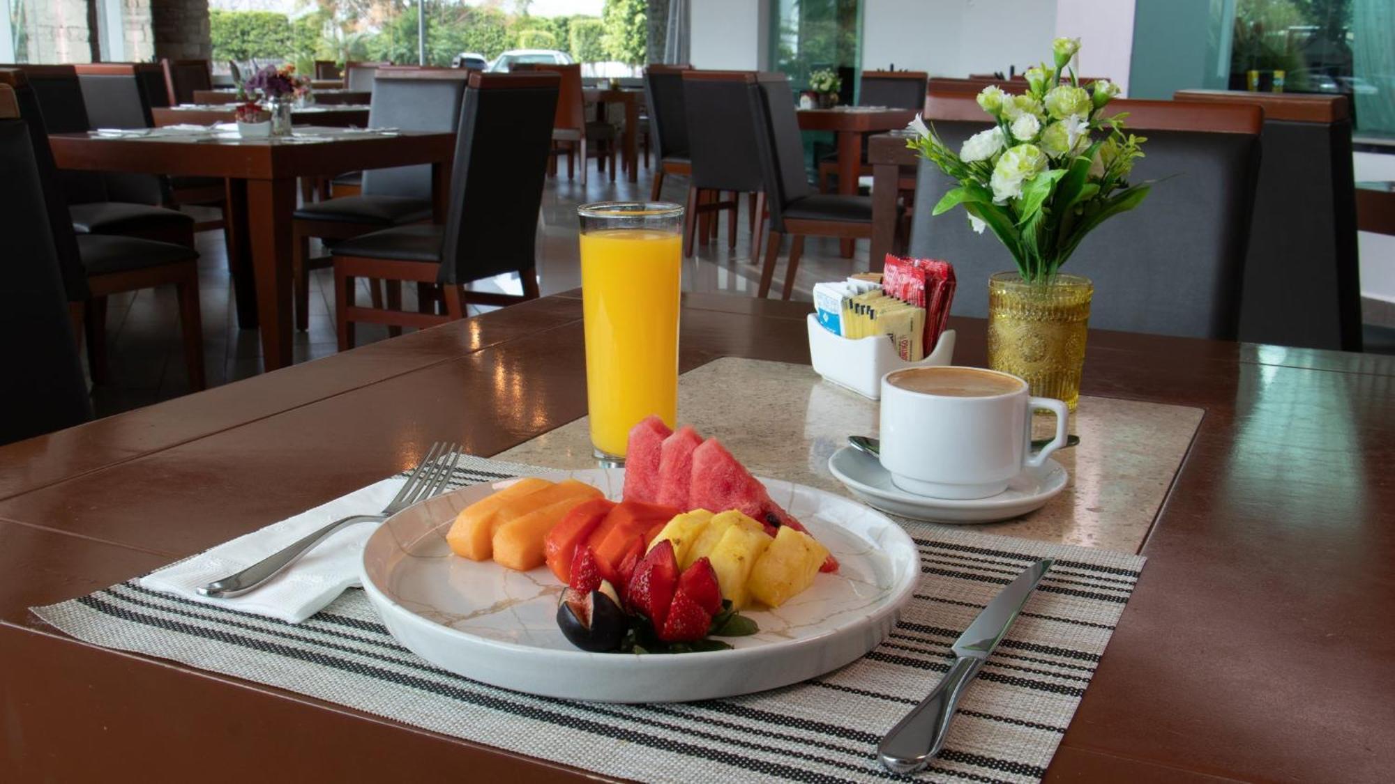 Holiday Inn Queretaro Zona Krystal By Ihg El Salitre Zewnętrze zdjęcie